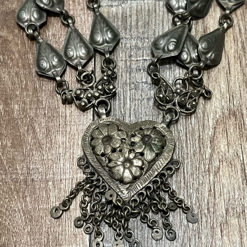 Vintage Floral Heart Pendant Necklace - Silver-Tone Women’s Jewelry